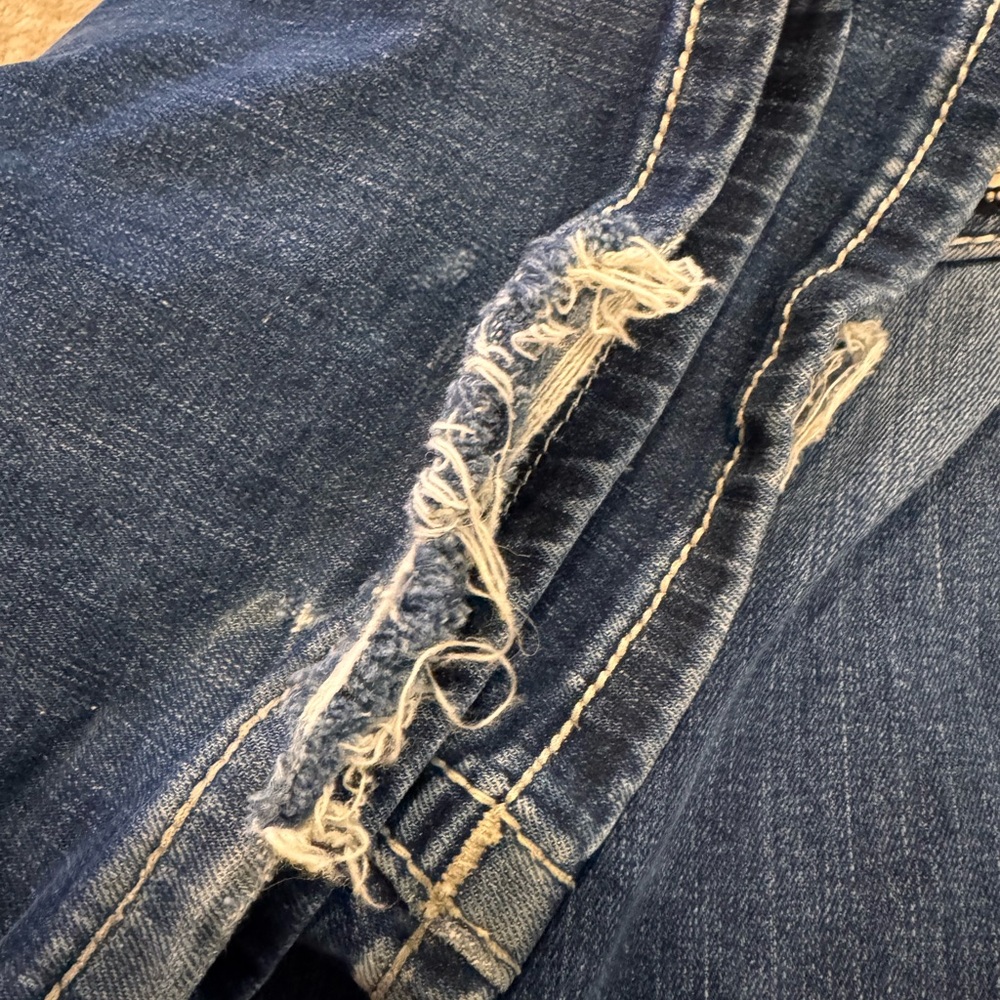 Miss Me Bootcut Jeans Size 32 | Embellished Cross Pockets | Distressed Hem - Picture 3 of 6